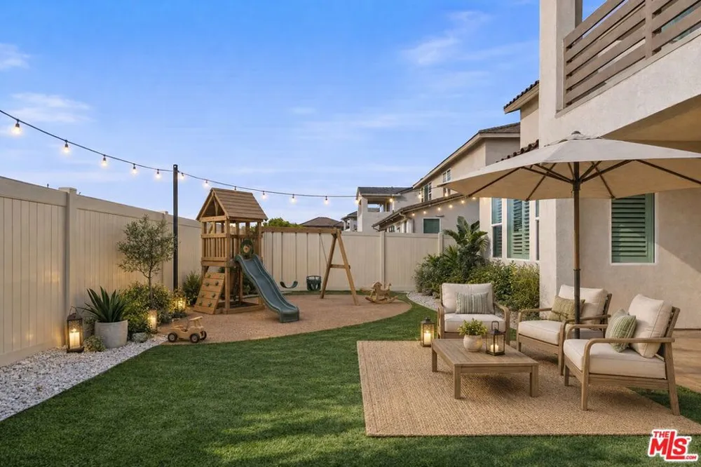 18130 Radiance Lane Santa Clarita, CA 91350