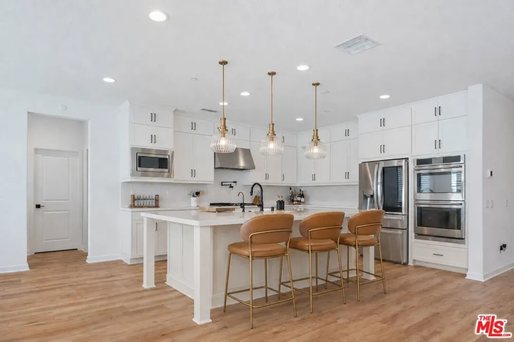 18130 Radiance Lane Santa Clarita, CA 91350