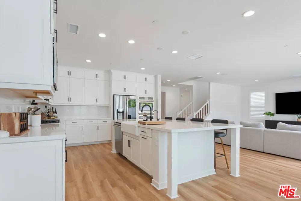 18130 Radiance Lane Santa Clarita, CA 91350