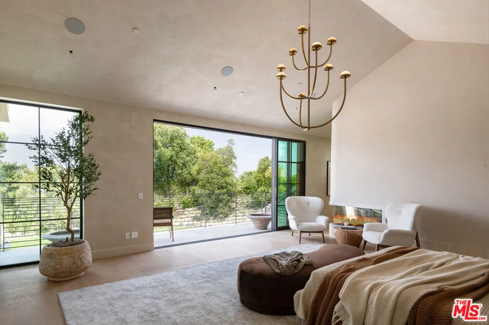 24172 Lupin Hill Road Hidden Hills, CA 91302