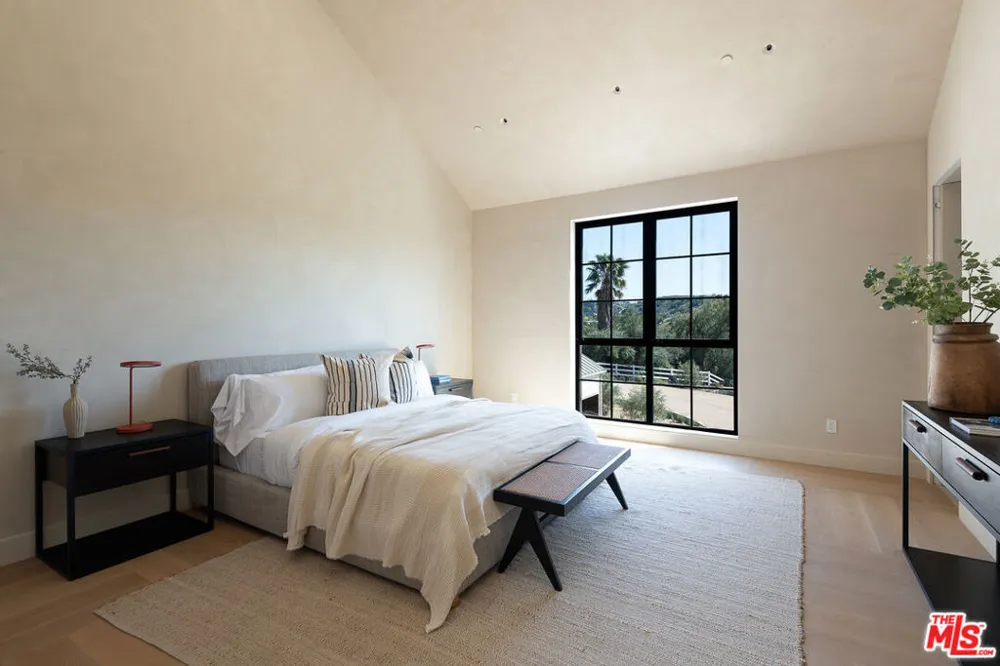 24172 Lupin Hill Road Hidden Hills, CA 91302