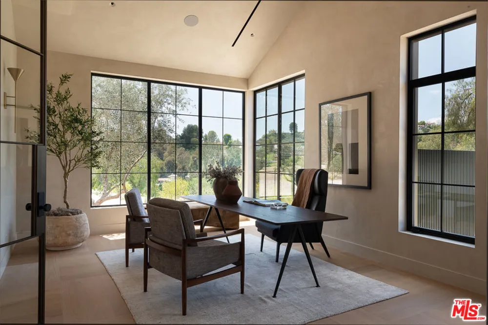 24172 Lupin Hill Road Hidden Hills, CA 91302