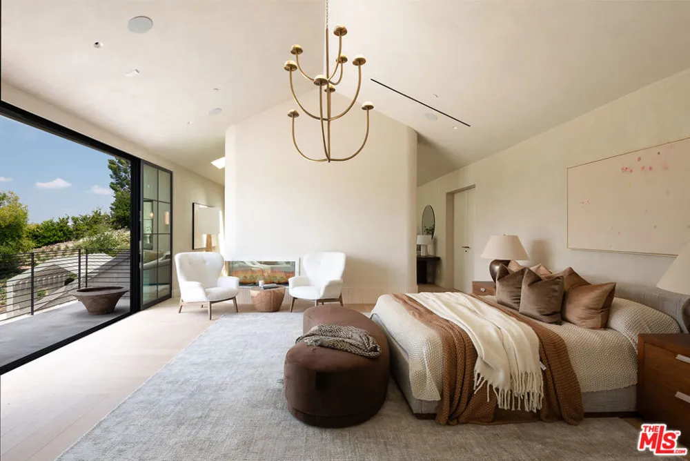 24172 Lupin Hill Road Hidden Hills, CA 91302