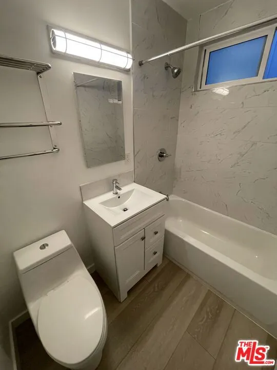 25 Navy Street #17 Venice, CA 90291