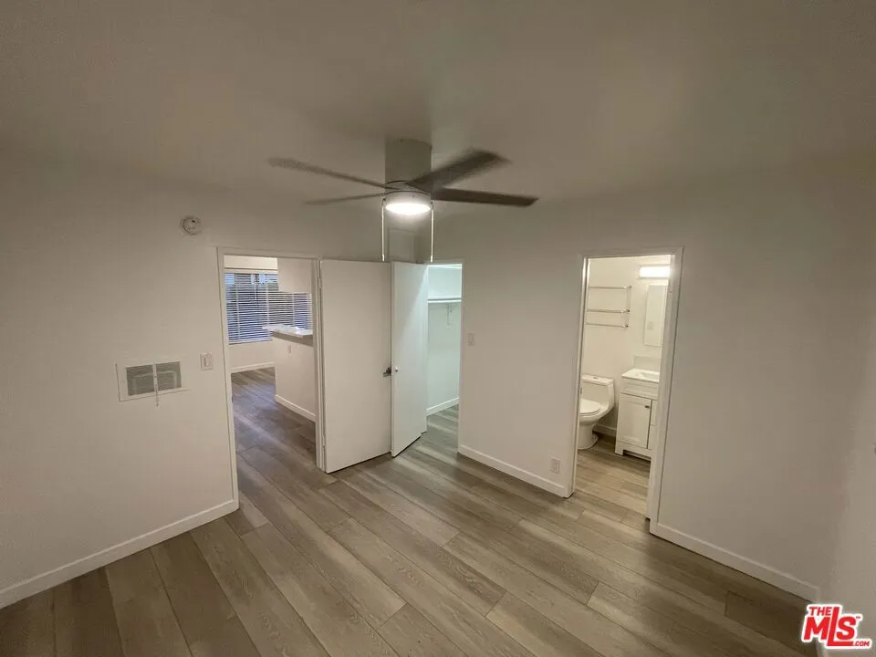 25 Navy Street #17 Venice, CA 90291