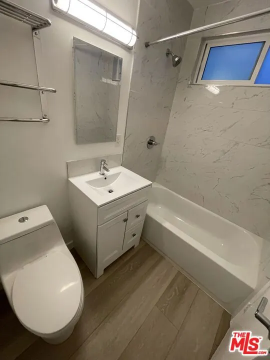 25 Navy Street #17 Venice, CA 90291