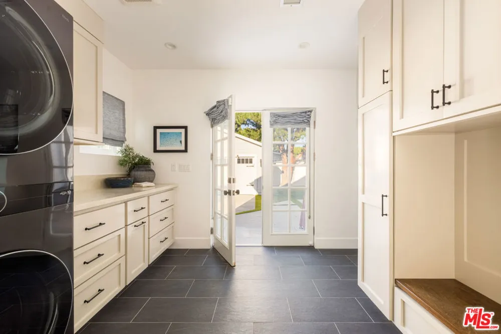122 Wilton Place Los Angeles, CA 90004