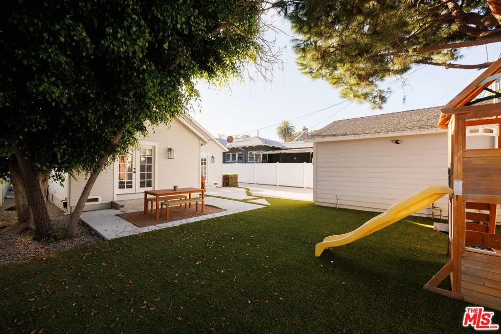 122 Wilton Place Los Angeles, CA 90004