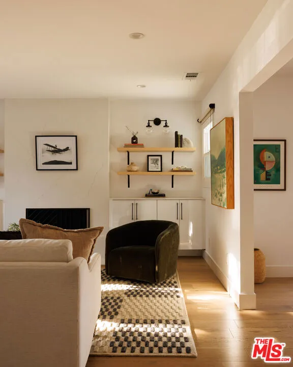 122 Wilton Place Los Angeles, CA 90004