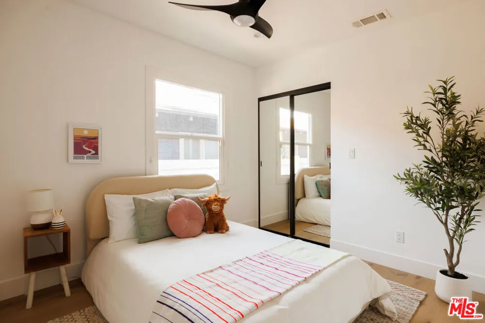 122 Wilton Place Los Angeles, CA 90004