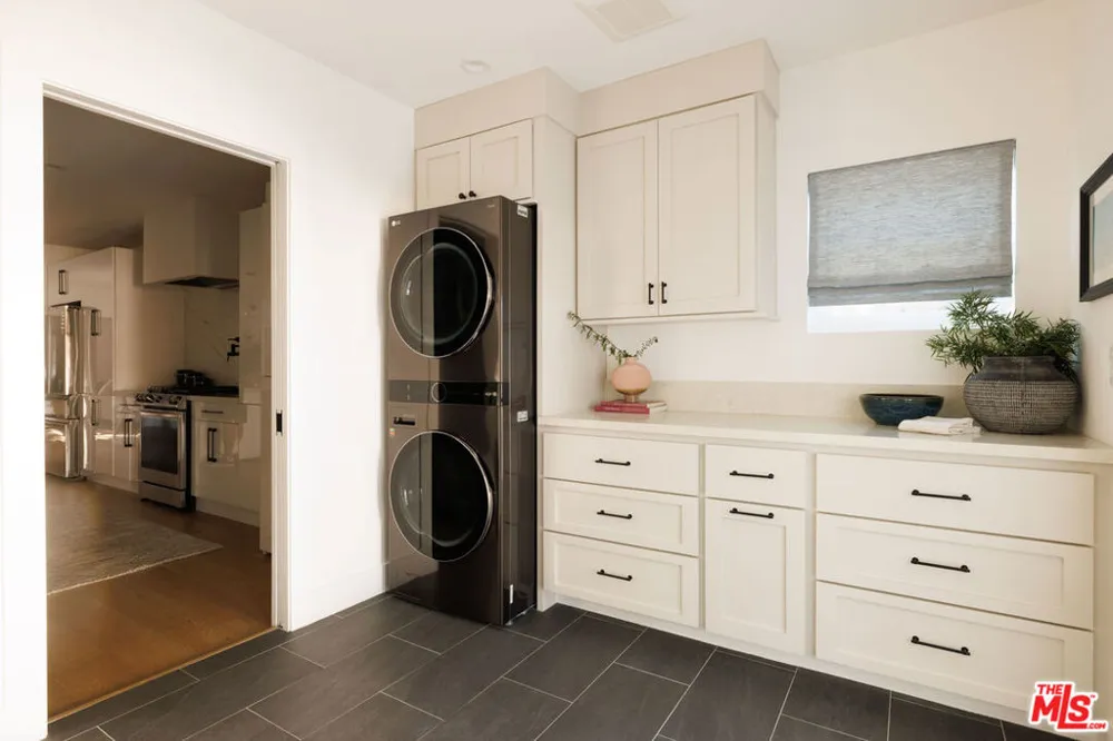 122 Wilton Place Los Angeles, CA 90004