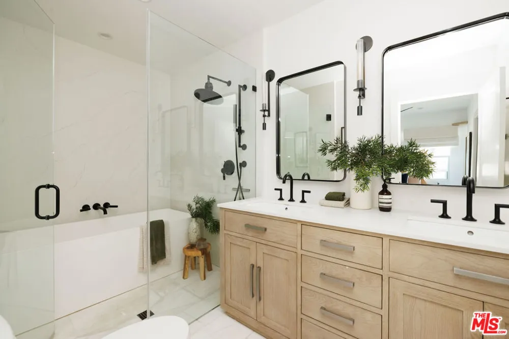 122 Wilton Place Los Angeles, CA 90004