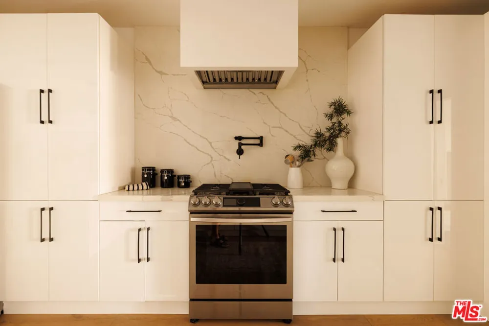 122 Wilton Place Los Angeles, CA 90004