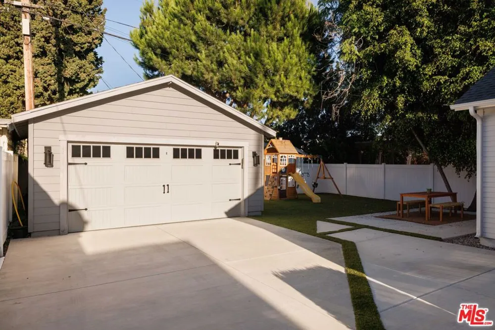 122 Wilton Place Los Angeles, CA 90004