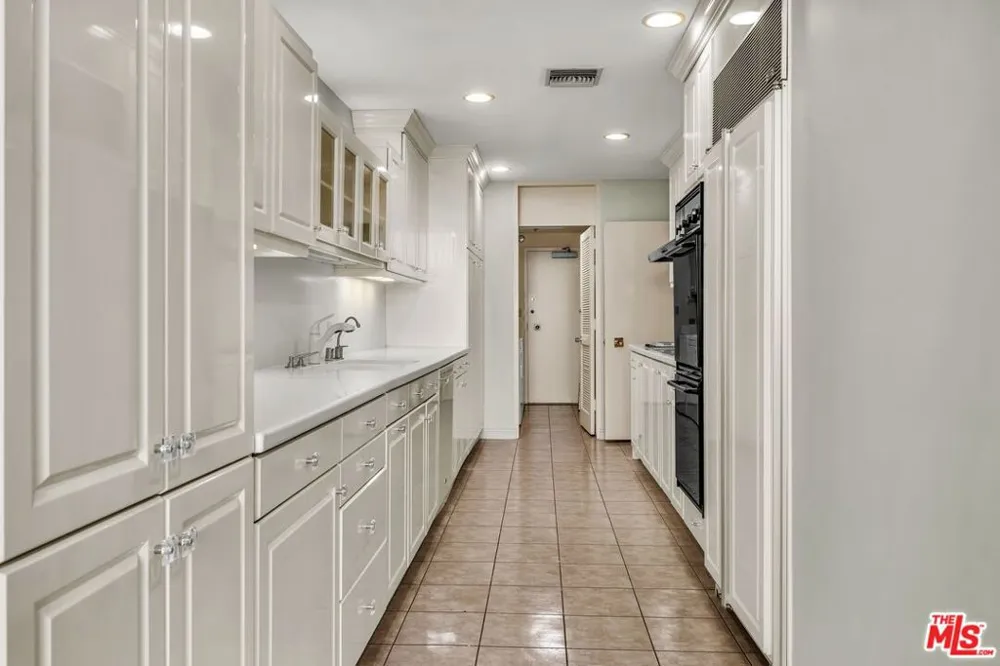 1333 S Beverly Glen Boulevard #606 Los Angeles, CA 90024