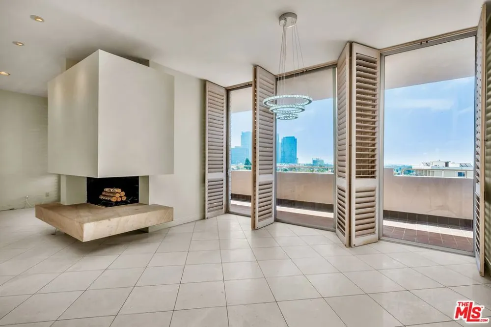 1333 S Beverly Glen Boulevard #606 Los Angeles, CA 90024