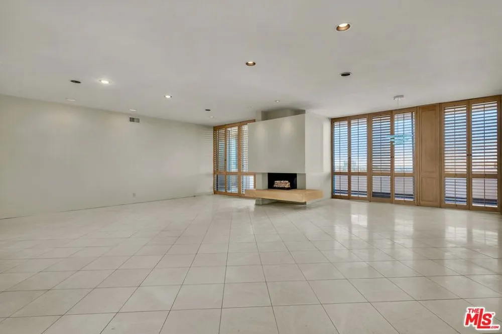 1333 S Beverly Glen Boulevard #606 Los Angeles, CA 90024