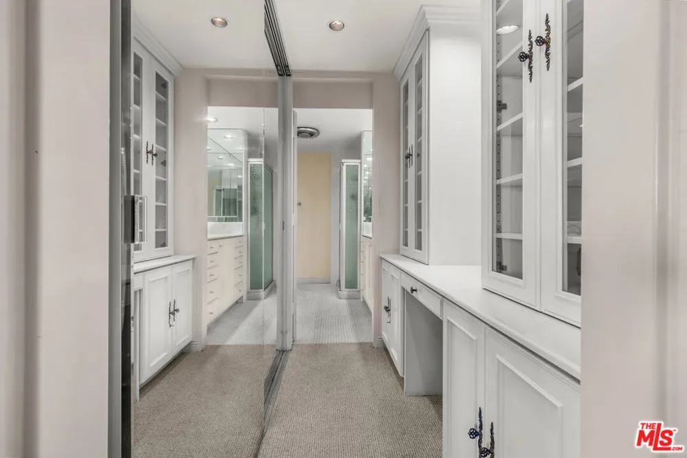 1333 S Beverly Glen Boulevard #606 Los Angeles, CA 90024