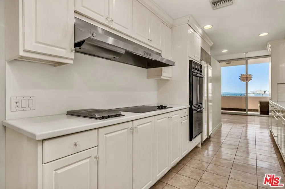 1333 S Beverly Glen Boulevard #606 Los Angeles, CA 90024