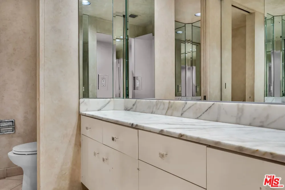 1333 S Beverly Glen Boulevard #606 Los Angeles, CA 90024