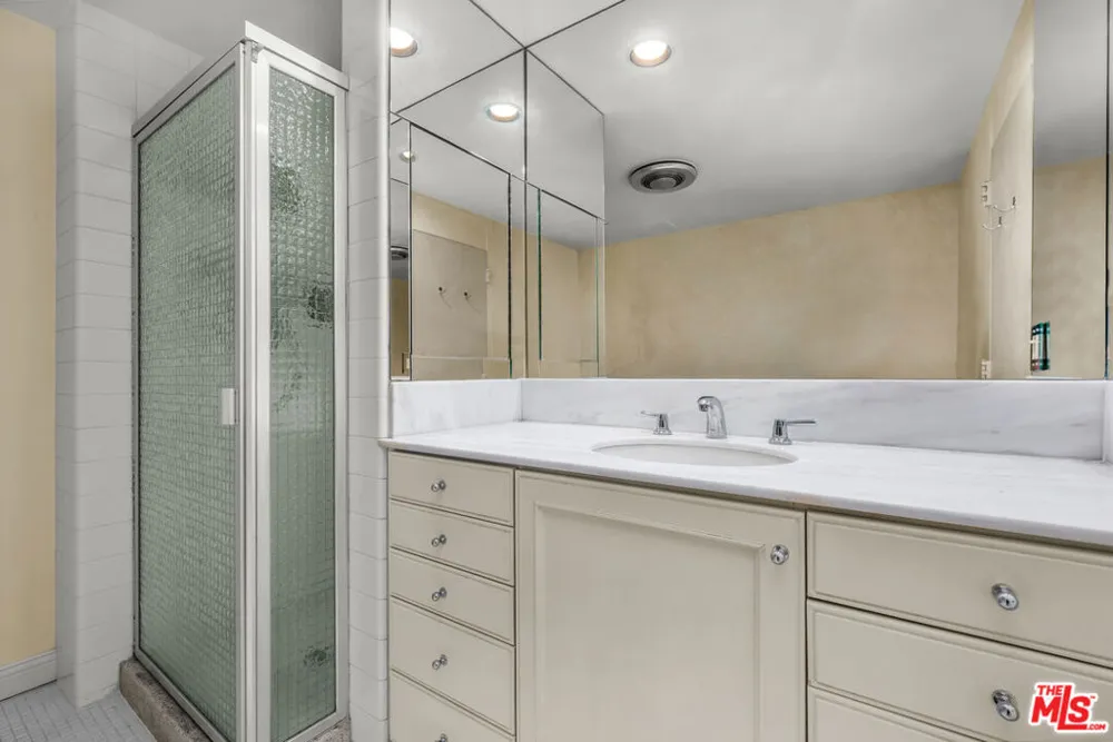 1333 S Beverly Glen Boulevard #606 Los Angeles, CA 90024
