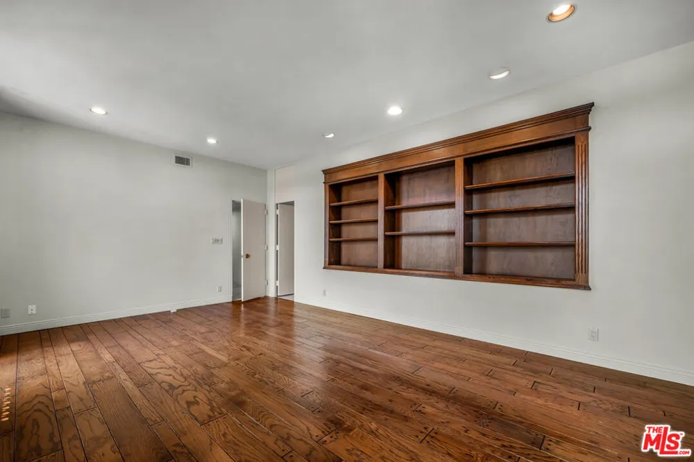 1333 S Beverly Glen Boulevard #606 Los Angeles, CA 90024
