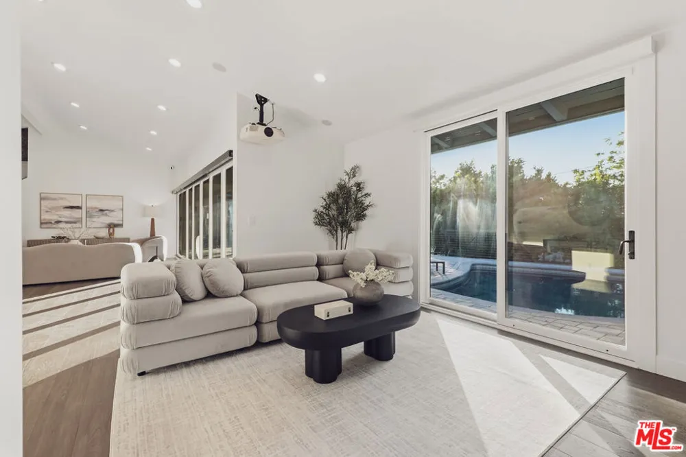 18065 Boris Drive Los Angeles, CA 91316