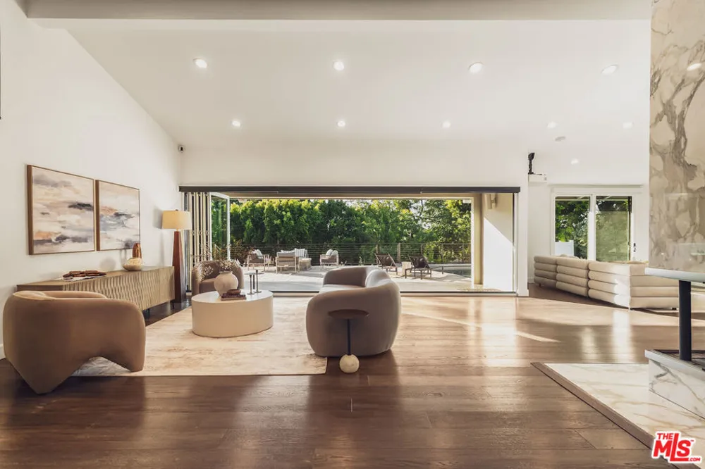 18065 Boris Drive Los Angeles, CA 91316