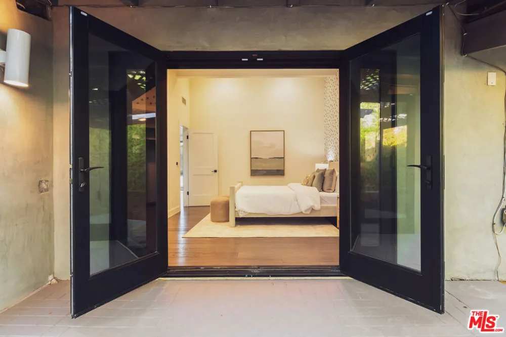 18065 Boris Drive Los Angeles, CA 91316