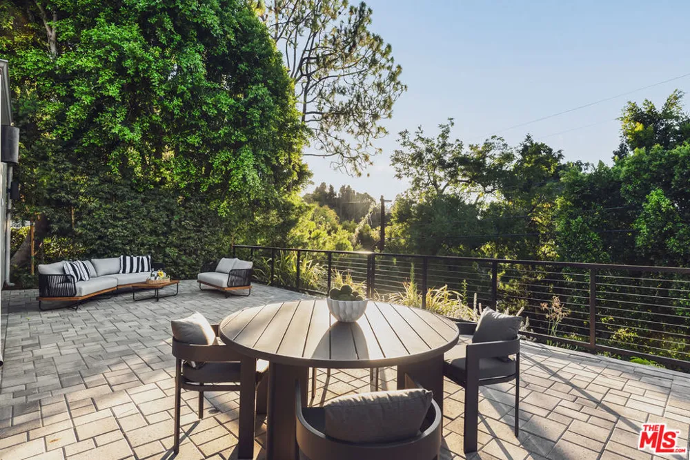 18065 Boris Drive Los Angeles, CA 91316
