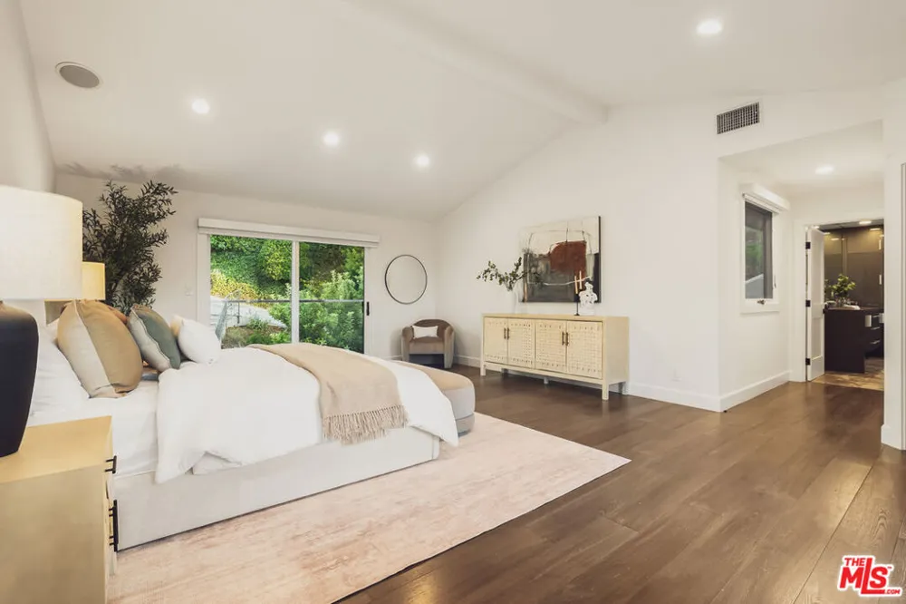 18065 Boris Drive Los Angeles, CA 91316