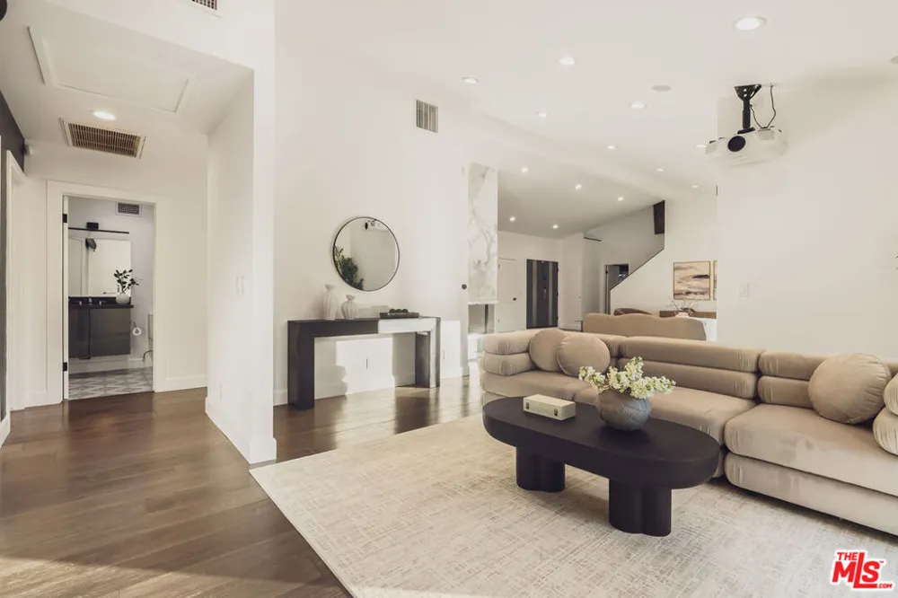 18065 Boris Drive Los Angeles, CA 91316