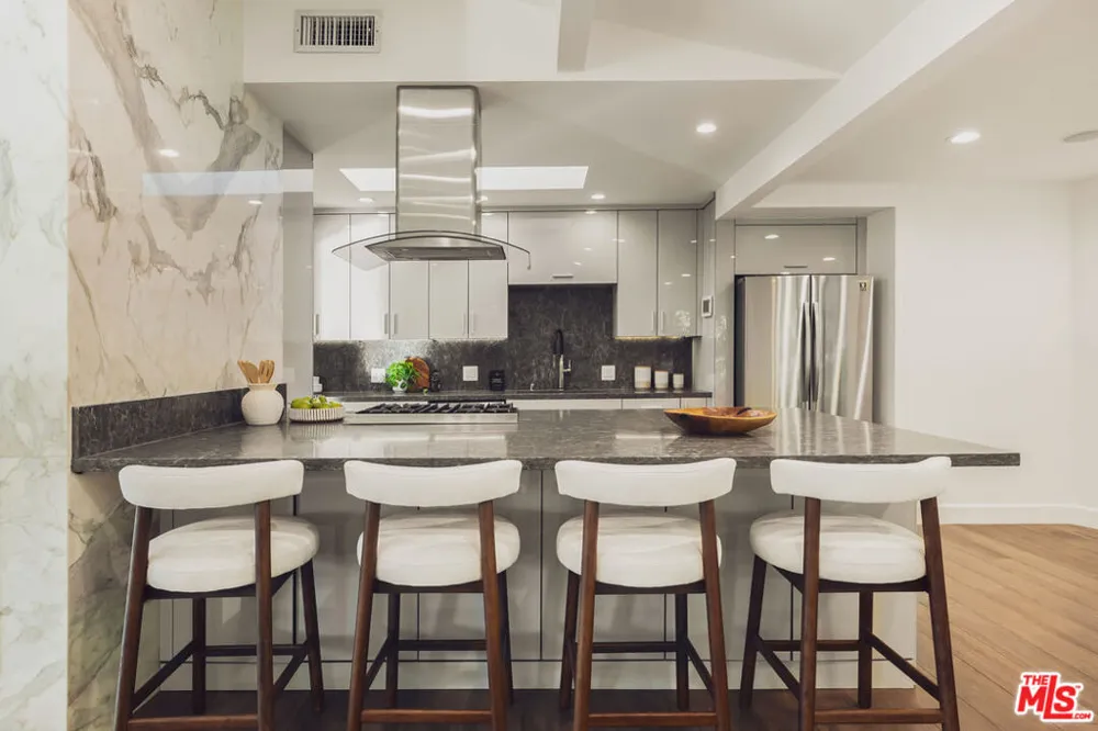 18065 Boris Drive Los Angeles, CA 91316
