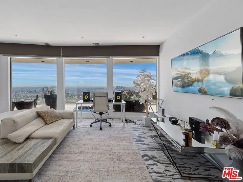 8460 Cole Crest Drive Los Angeles, CA 90046
