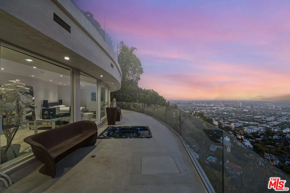 8460 Cole Crest Drive Los Angeles, CA 90046