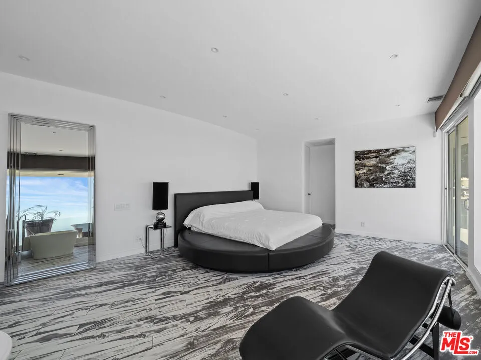 8460 Cole Crest Drive Los Angeles, CA 90046