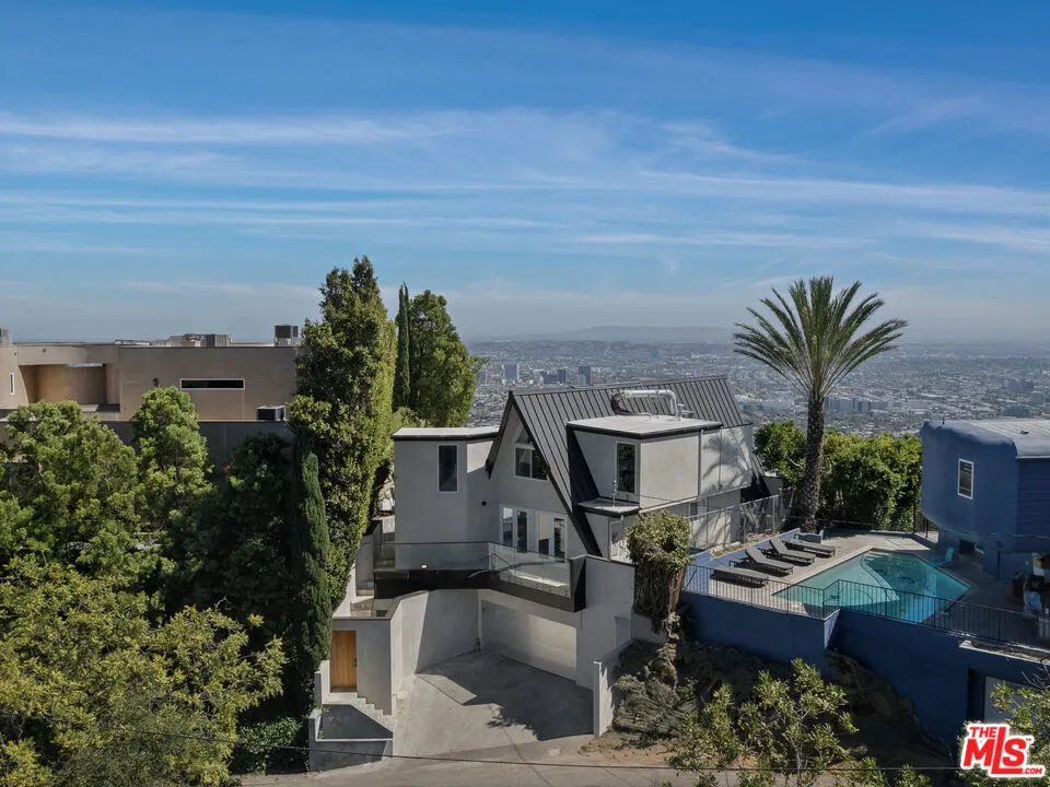 8460 Cole Crest Drive Los Angeles, CA 90046