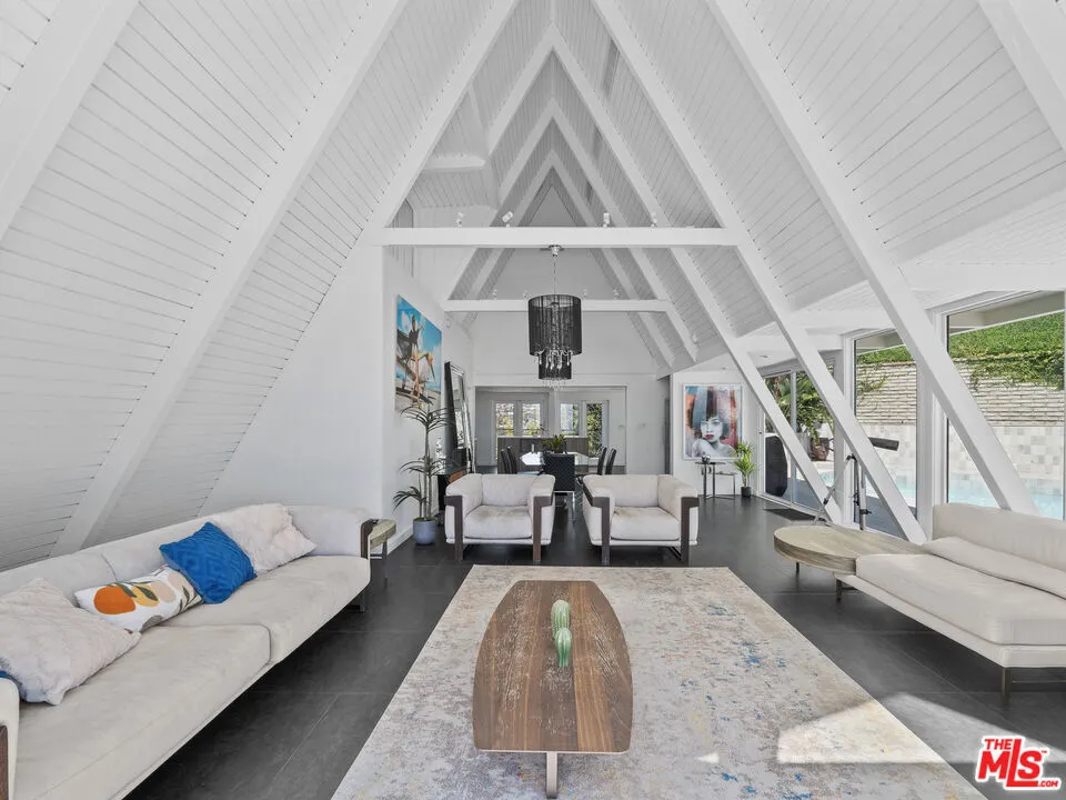 8460 Cole Crest Drive Los Angeles, CA 90046