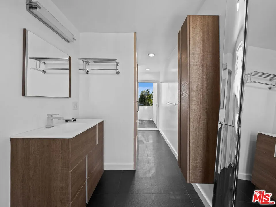 8460 Cole Crest Drive Los Angeles, CA 90046