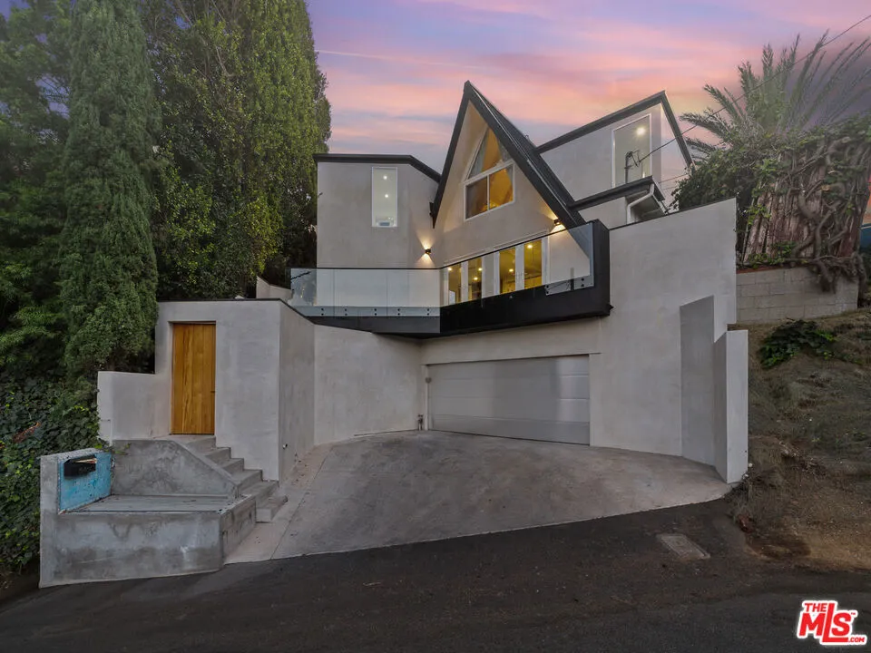 8460 Cole Crest Drive Los Angeles, CA 90046
