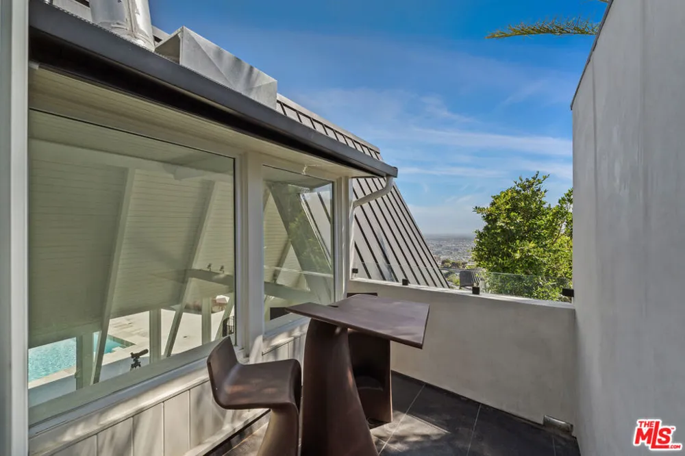 8460 Cole Crest Drive Los Angeles, CA 90046