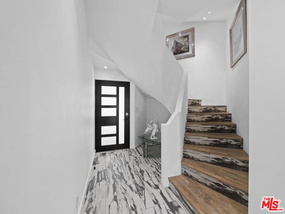 8460 Cole Crest Drive Los Angeles, CA 90046