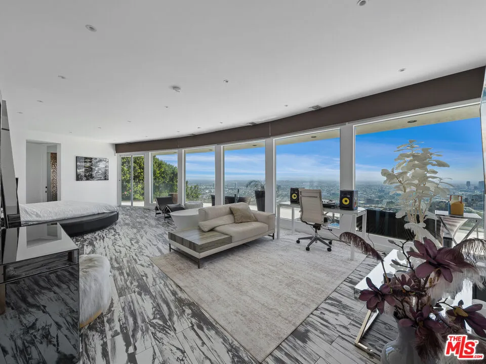 8460 Cole Crest Drive Los Angeles, CA 90046