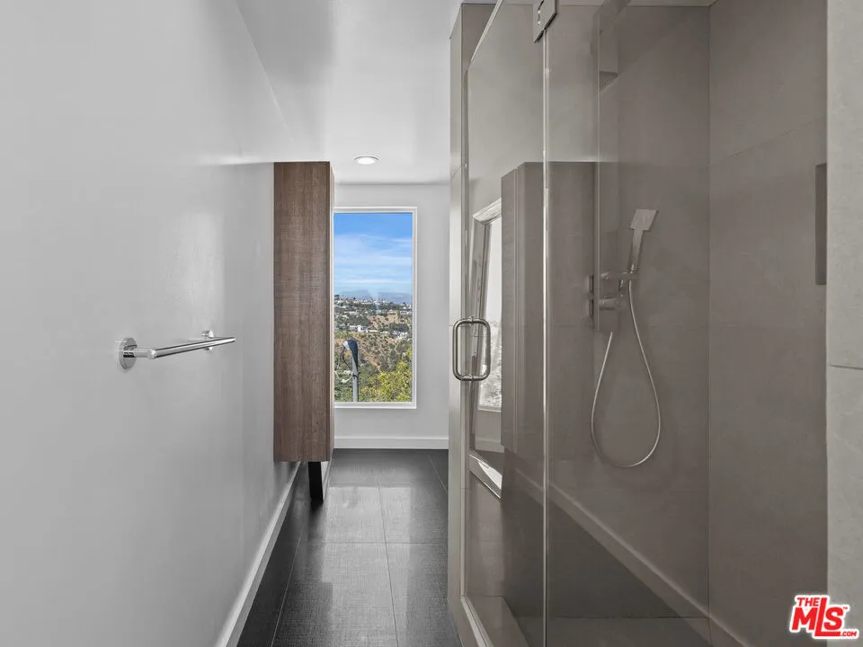 8460 Cole Crest Drive Los Angeles, CA 90046