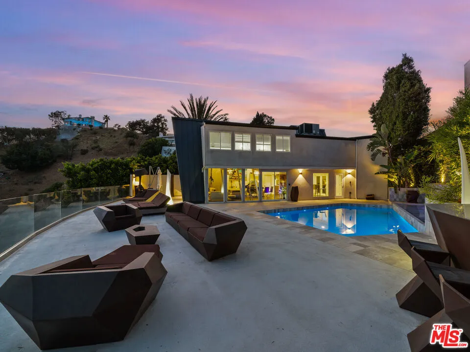 8460 Cole Crest Drive Los Angeles, CA 90046