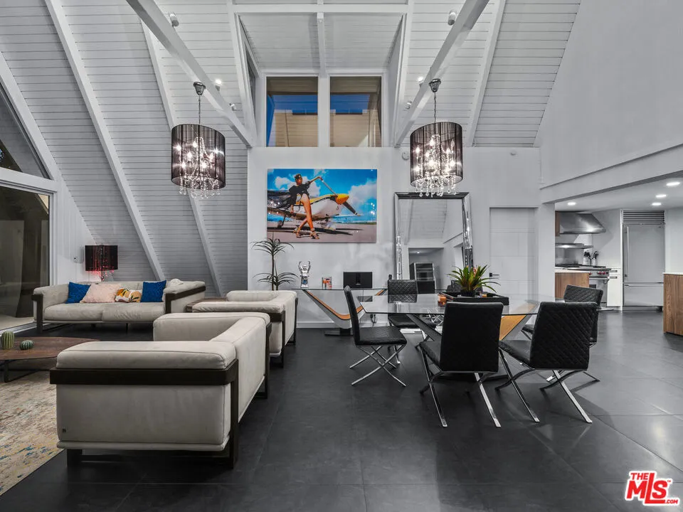 8460 Cole Crest Drive Los Angeles, CA 90046