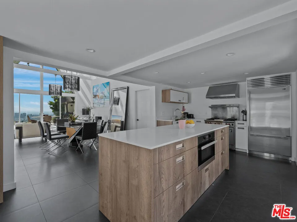 8460 Cole Crest Drive Los Angeles, CA 90046