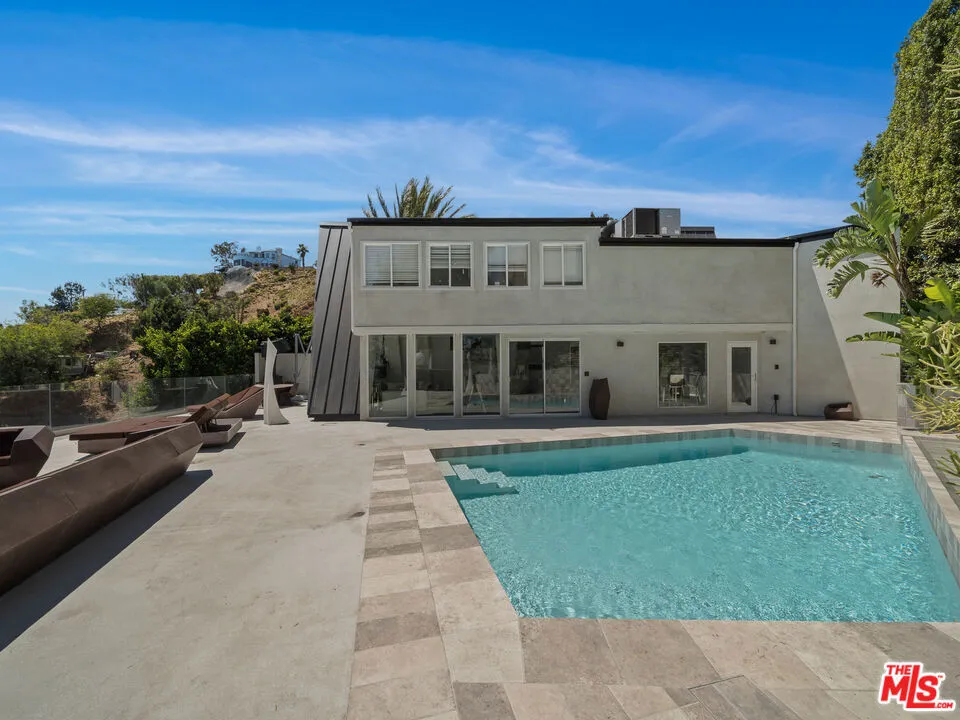 8460 Cole Crest Drive Los Angeles, CA 90046