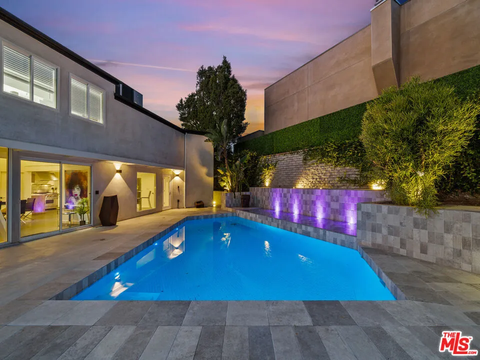 8460 Cole Crest Drive Los Angeles, CA 90046