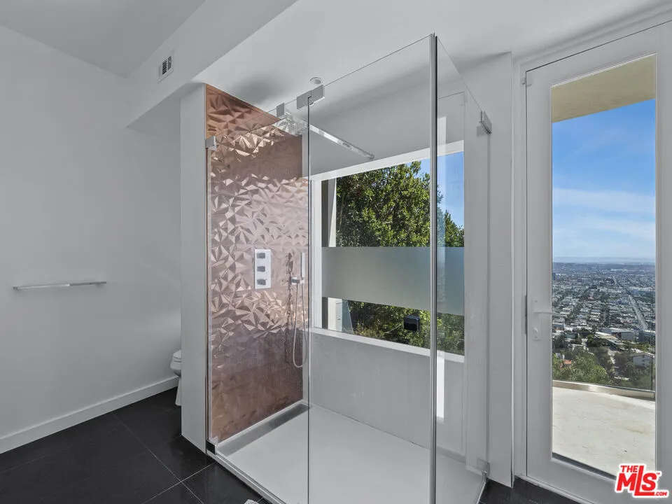 8460 Cole Crest Drive Los Angeles, CA 90046